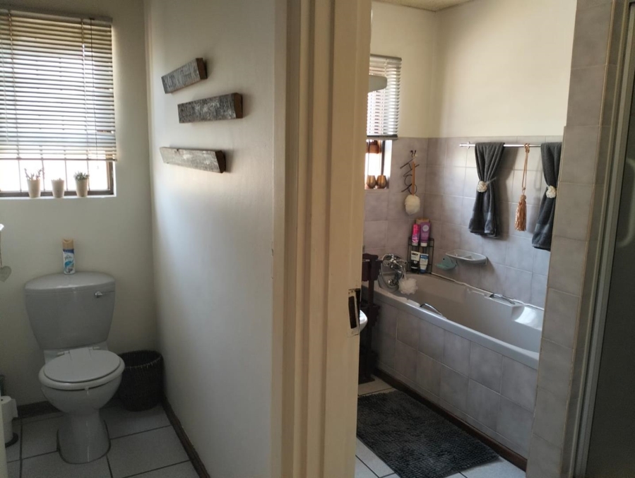 3 Bedroom Property for Sale in Langenhovenpark Free State